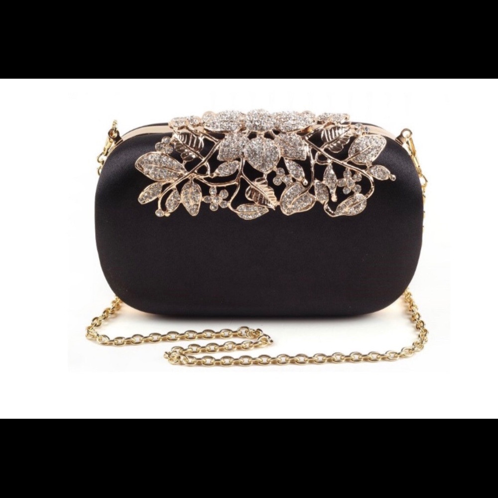 Evening bag with stunning jewllery